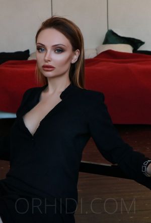 Janine - photo 2