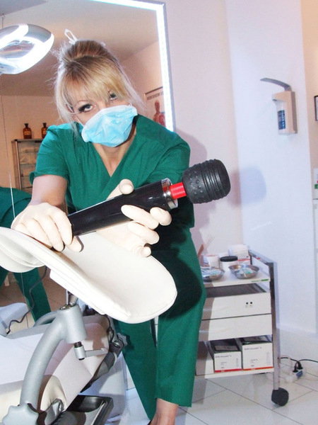Domina Esther - photo 30