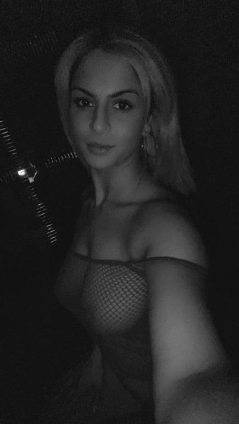 Jasmin Bei Mona Roses - photo