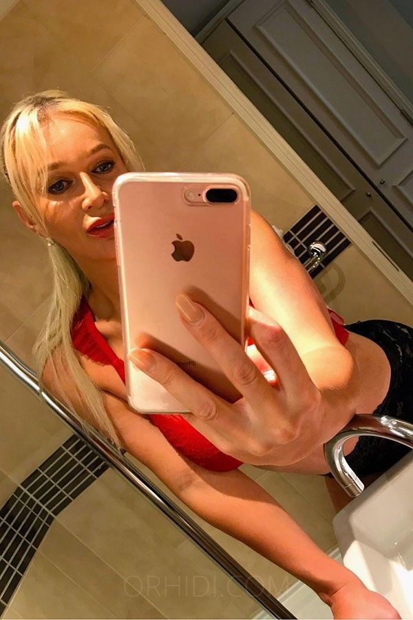 Skylar Moore - foto 3