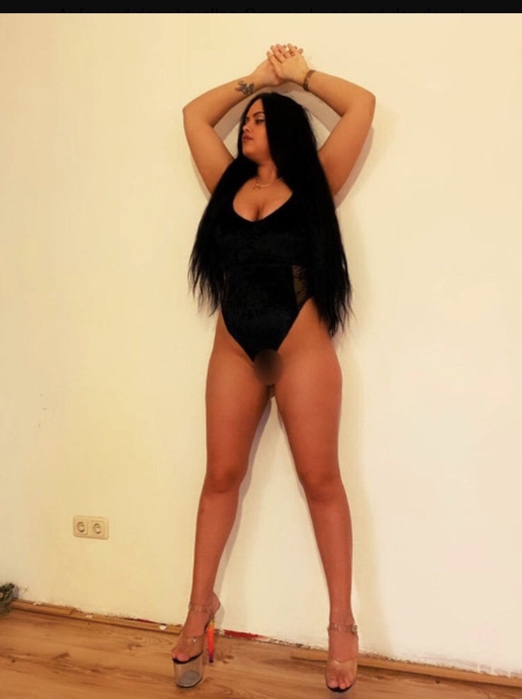 Sexy Selena4 - photo 5