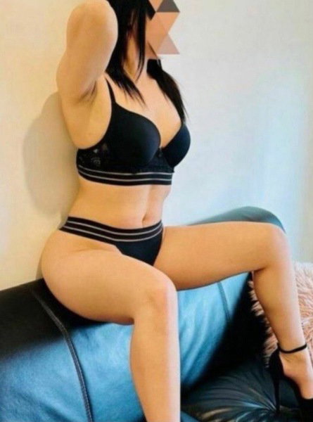 Emelie Brandneu - photo 3