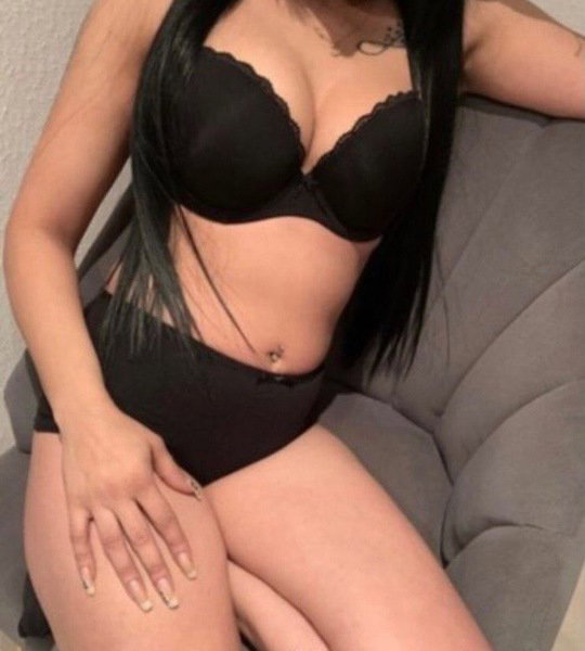Emelie Brandneu - photo 5