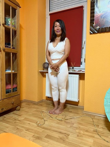 Lynn Erotische Massage Mit Nippelspiel - foto 2