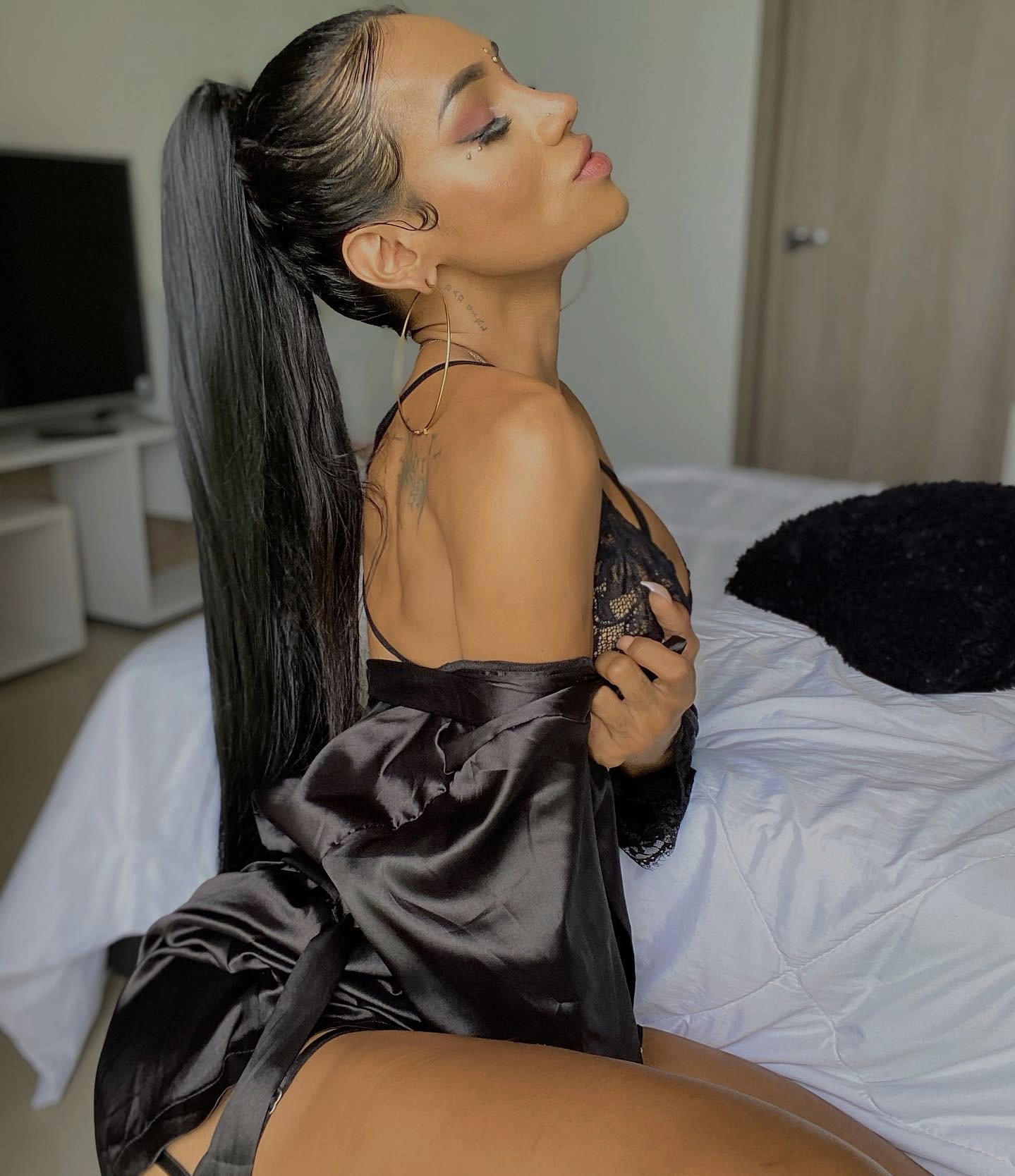 Stunning Viktoria - photo 2