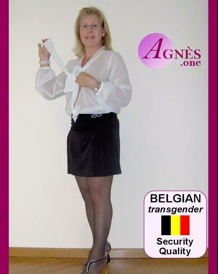 Agnes The Belgian Shemale Puts You At Ease At First Sight - foto