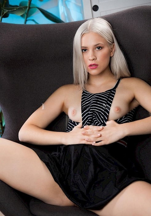 Courtney - photo 3