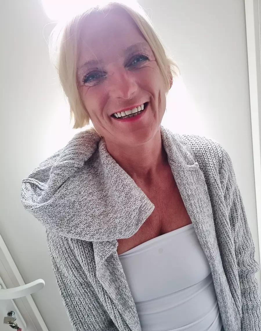 Ana Skinny Geil Sletje Extreem Anaal Mogelijk Plasjes - foto