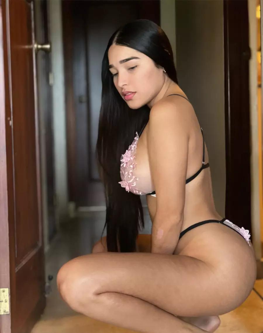 Latina Hot Xiomara - photo 21