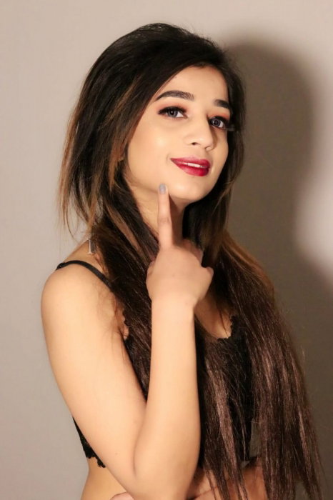Riya K - foto 4