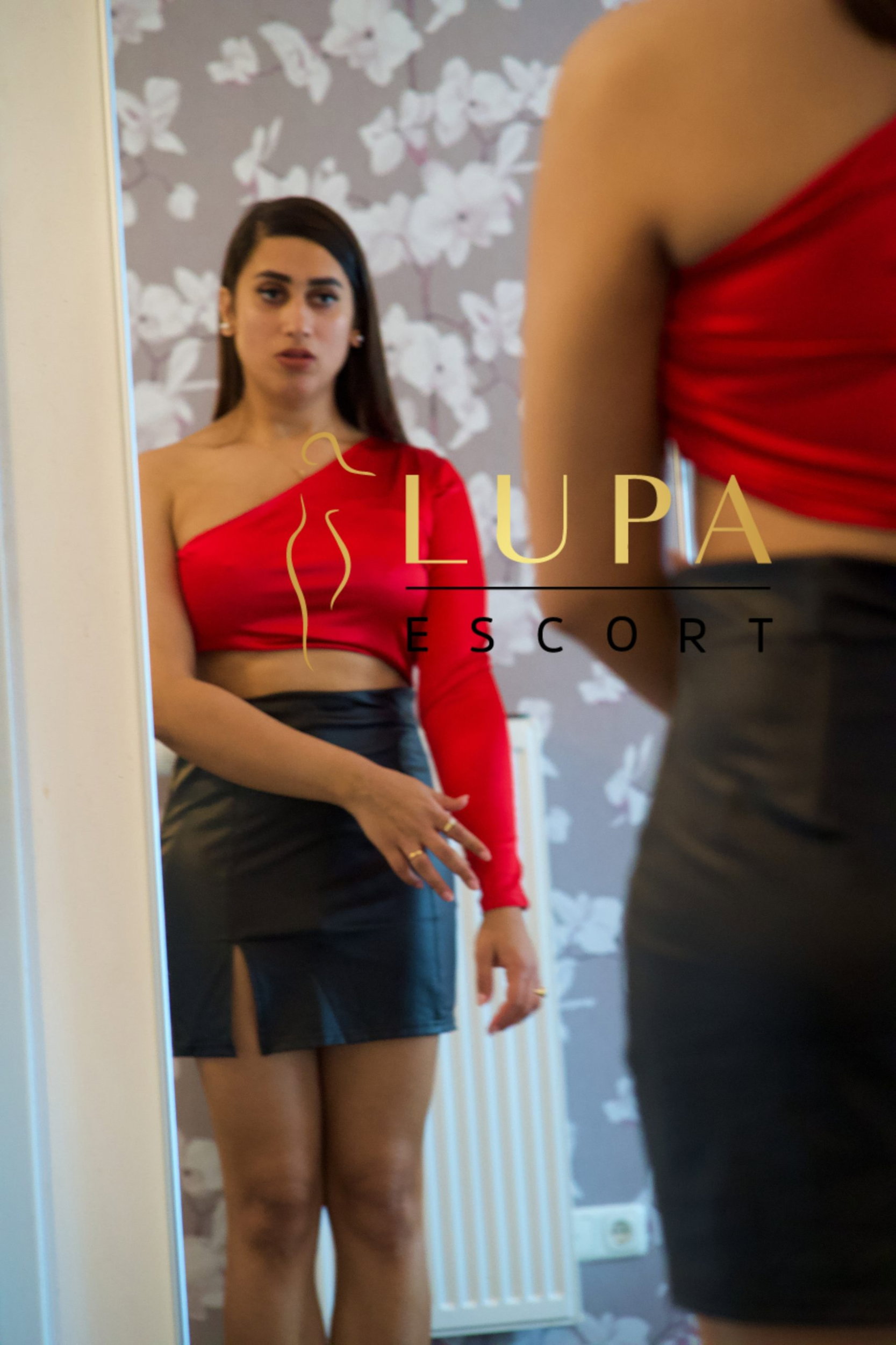 Sarah Lupa Escort - photo 4