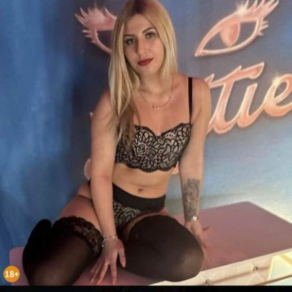 Geile Blondine Melissa Wieder Da - foto 10
