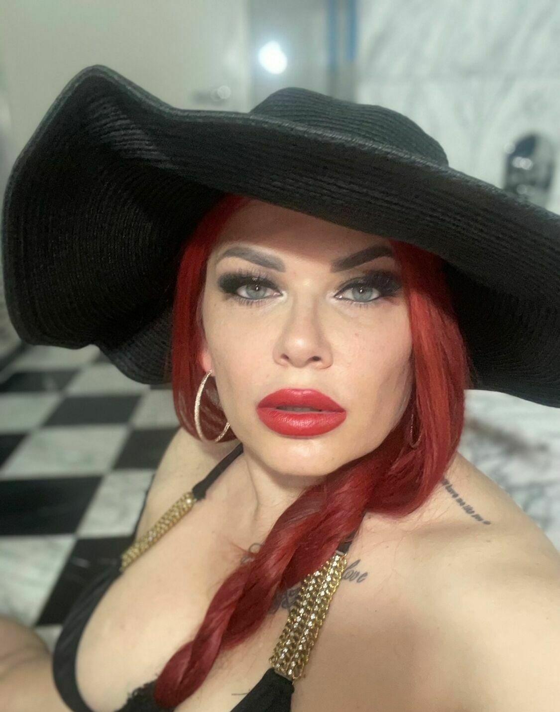 Domina Nora - photo