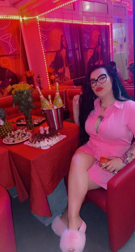 Roxi Hot - photo 2