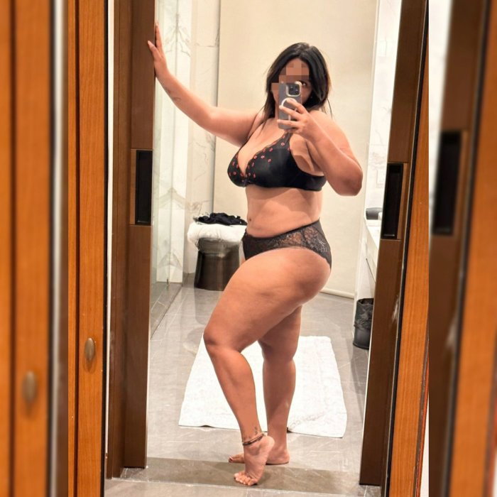 Priya Pornstar - photo 3