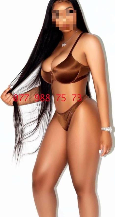 Sexy Latin Bombshell - foto