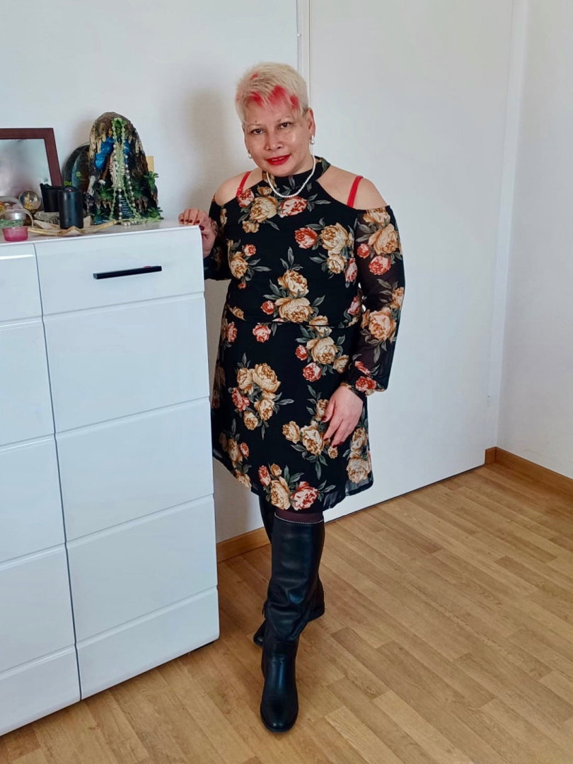 Masseurin Mit Magischen Haenden - foto 6