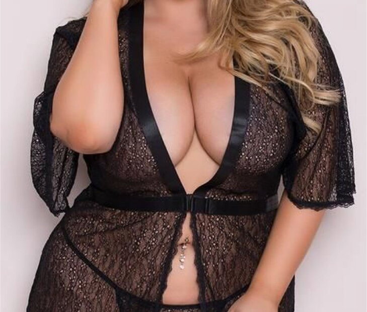 Curvylia - photo