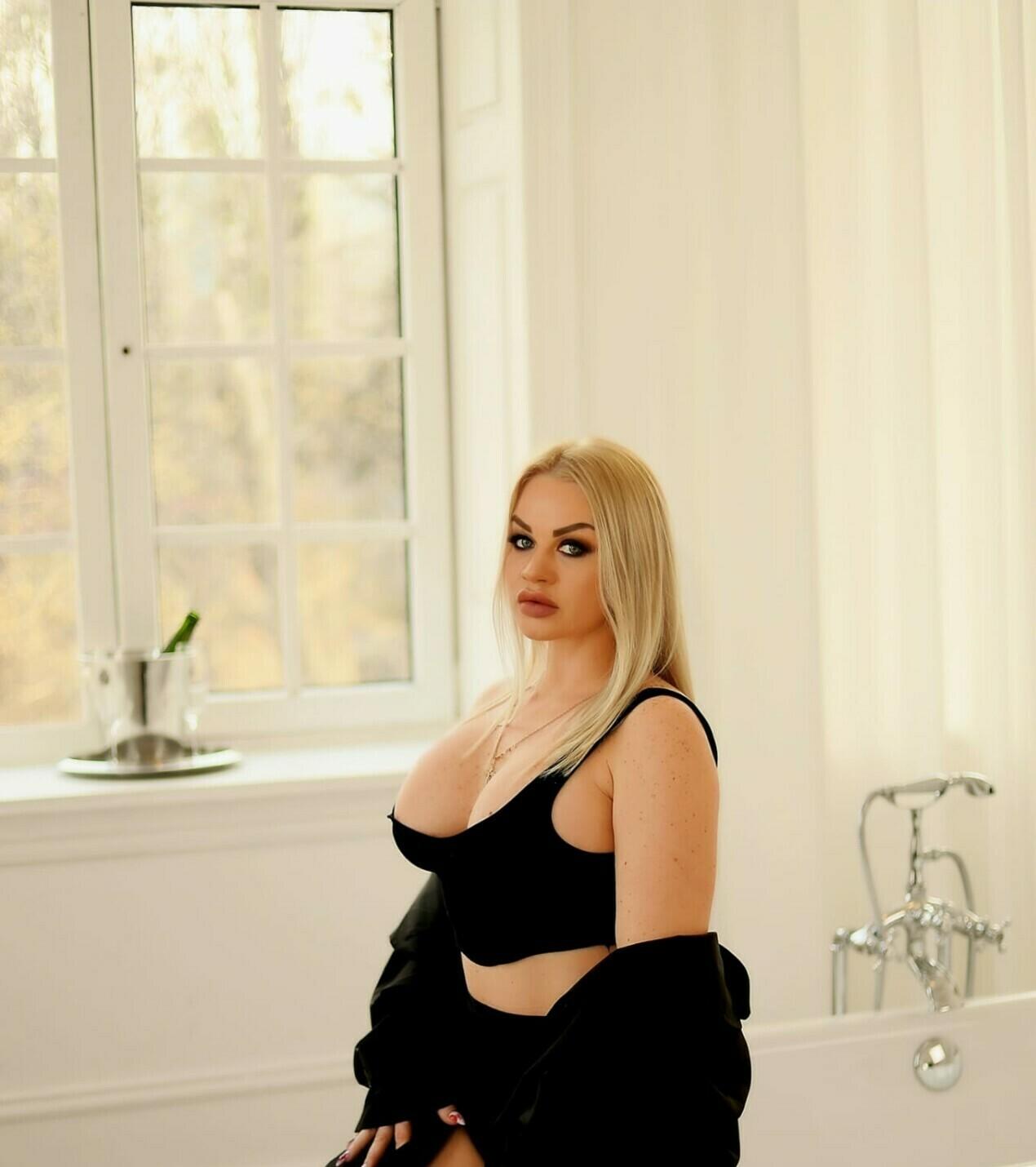 Michaela - photo 2