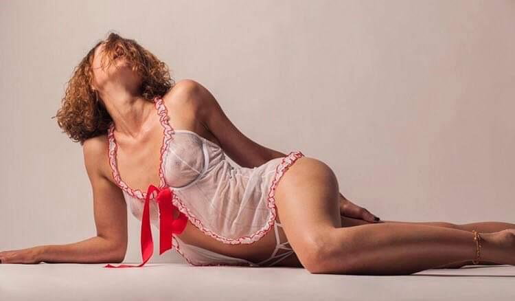 Nikole Erotische Massage - foto