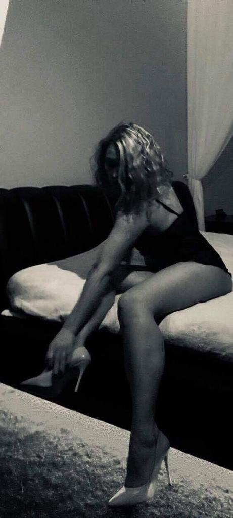 Nikole Erotische Massage - photo 2