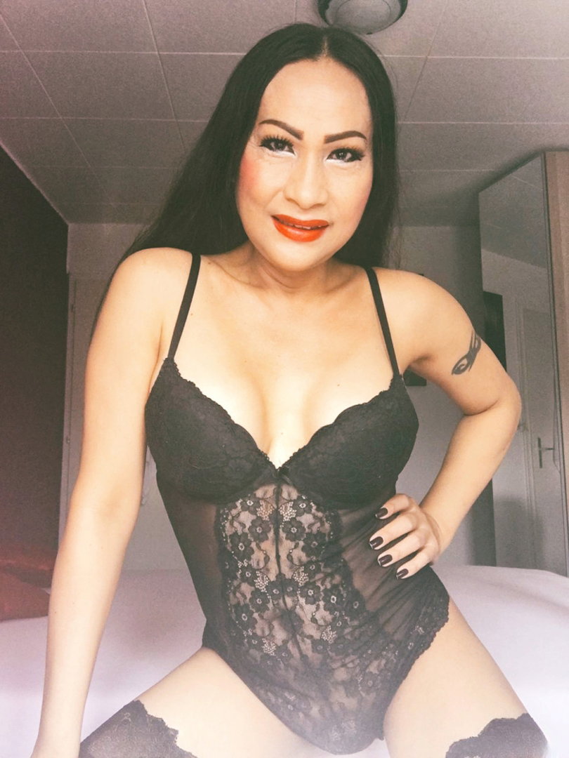 Adrienne - photo 2